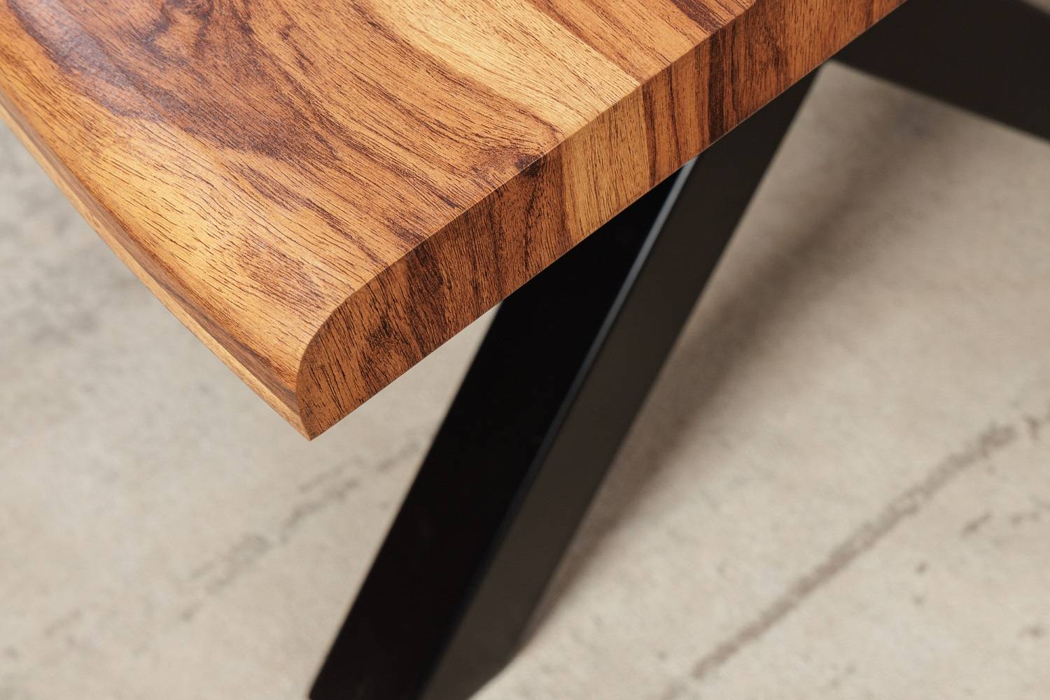 Designový jídelní stůl Kaniesa 160 cm vzor ořech