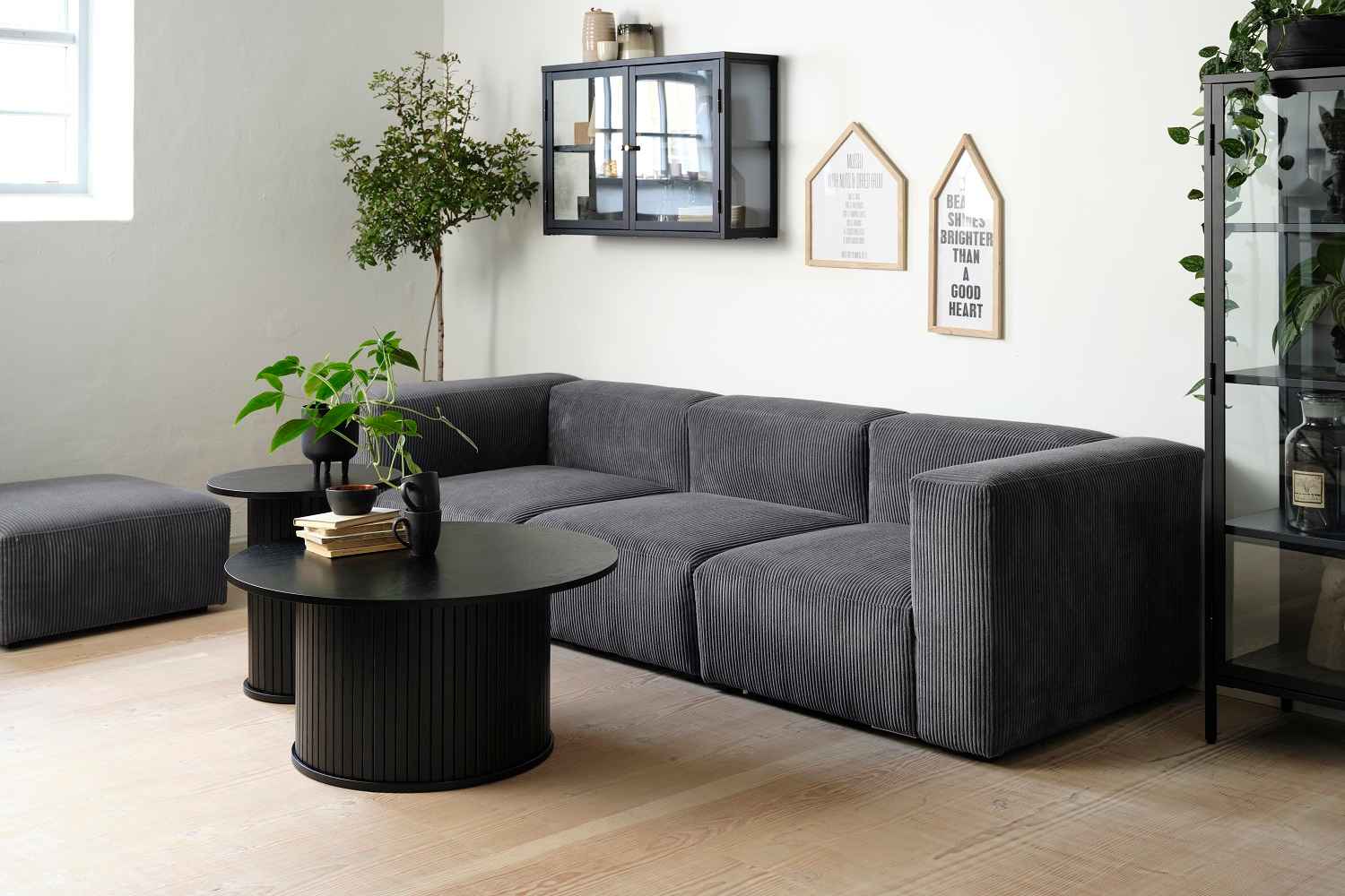 Furniria Designový konferenční stolek Vasiliy 90 cm černý dub